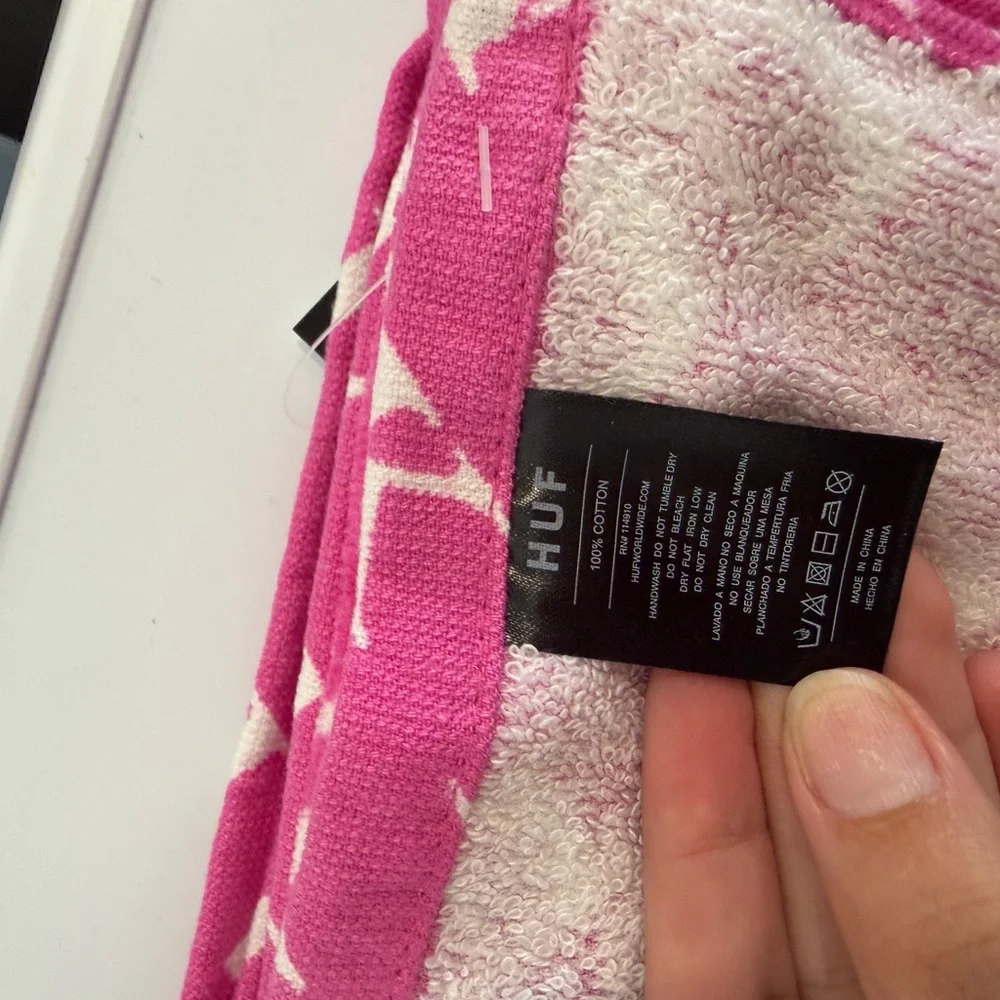 HUF F*** IT Fuchsia Logo Beach Towel